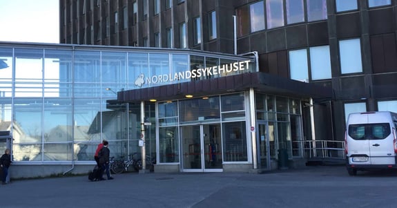 Indgangen til Nordlandssykehuset set udefra
