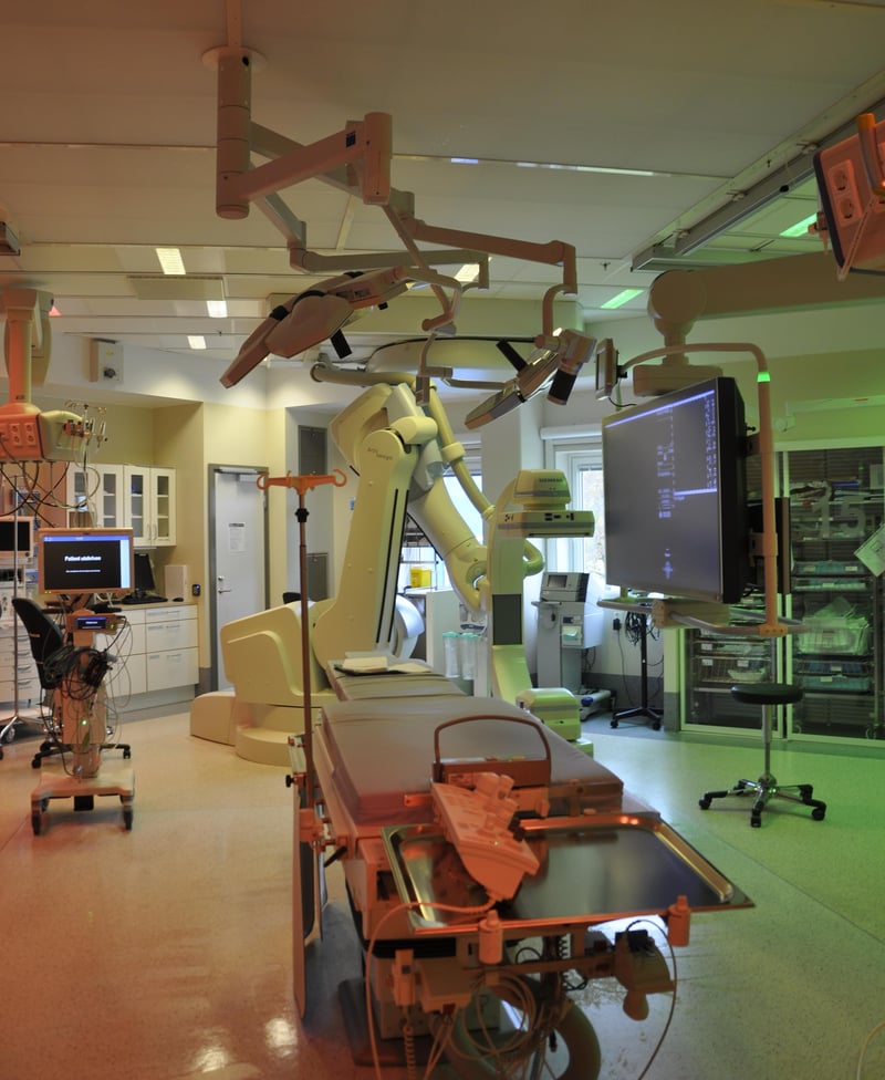 Sjukhusrum med ergonomiskt ljus från Chromaviso i gröna och röda nyanser
