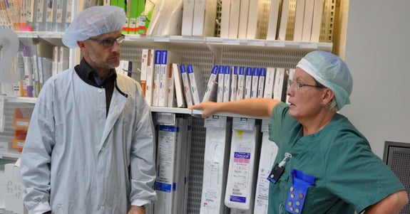 Claus Puggaard from Chromaviso talks to healthcare staff about the many advantages of ergonomic lighting in operating theatres